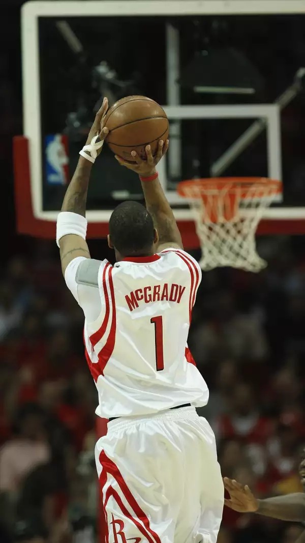 英超焦点战：利物浦主场迎战热刺,（英超重磅对决：利物浦坐镇安菲尔德迎战热刺）