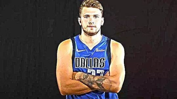 突尼斯主帅：埃斯特旺是涌现而出的天才，未来几年能争金球奖（突尼斯主帅盛赞埃斯特旺：天赋异禀，未来几年有望冲击金球奖）