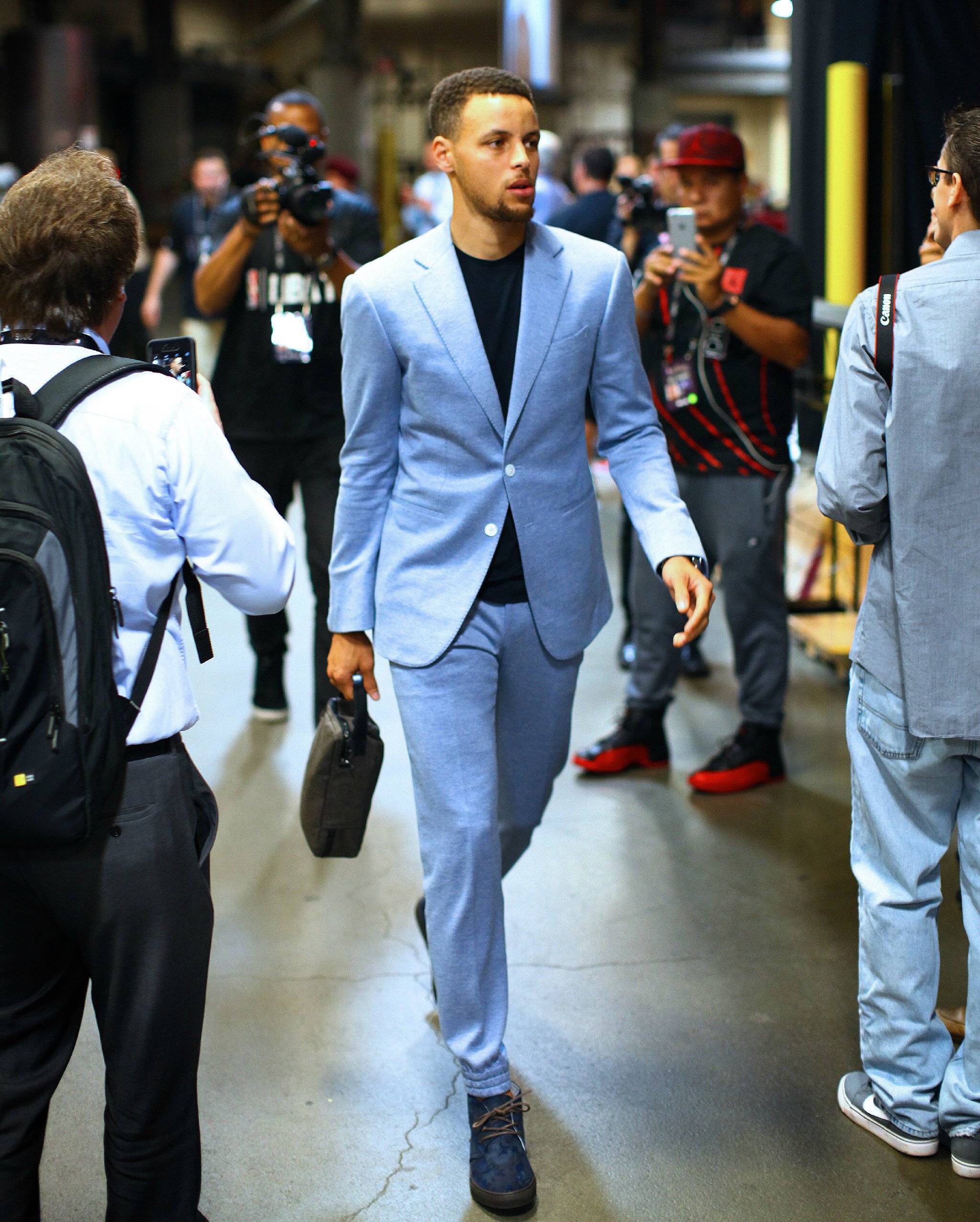 辽宁男篮王哲林末节关键表现出色（辽宁男篮王哲林末节关键时刻闪耀）