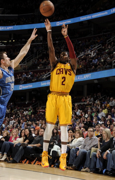 该有的样子！弗拉格率队疯狂反扑 巴特勒上篮+极限救球勇士稳住局势（该有的气势！弗拉格率队掀起疯狂反攻，巴特勒上篮加极限救球，勇士稳住场面）