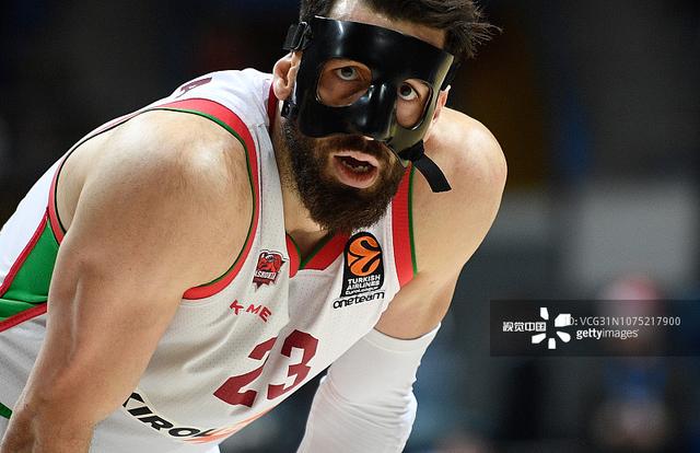 博主：河南队今天下午飞往上海，随后将与海港热身（博主：河南队今日下午飞赴上海，随后与海港进行热身赛）