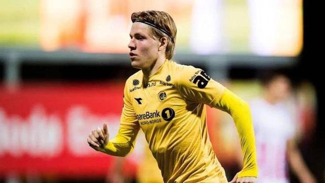 场均17.6分！库里：圣诞大战我表现都很烂&没有难忘回忆（库里坦言圣诞大战发挥糟糕：场均仅17.6分，几无难忘回忆）