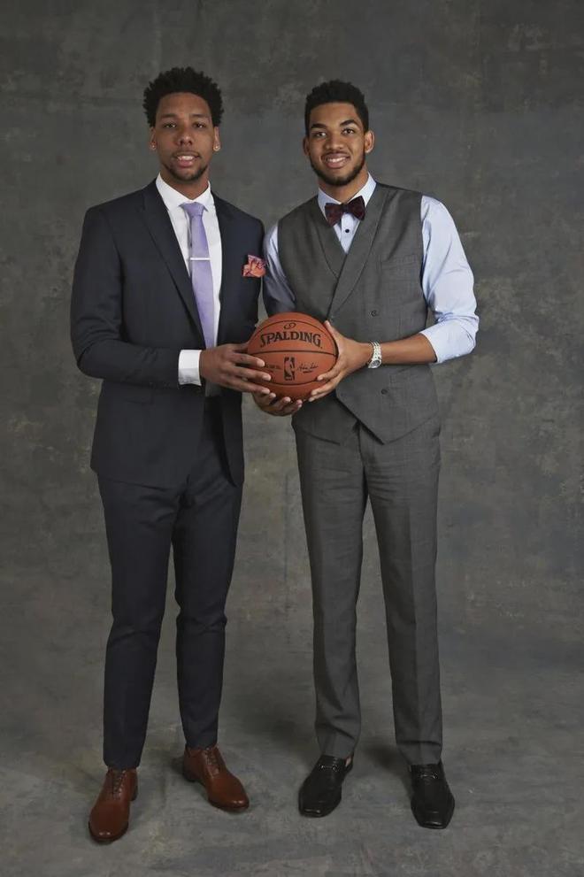 多特vs霍芬海姆：吉拉西、扬-科托、安塞尔米诺首发（多特蒙德对阵霍芬海姆：吉拉西、扬-科托、安塞尔米诺先发登场）