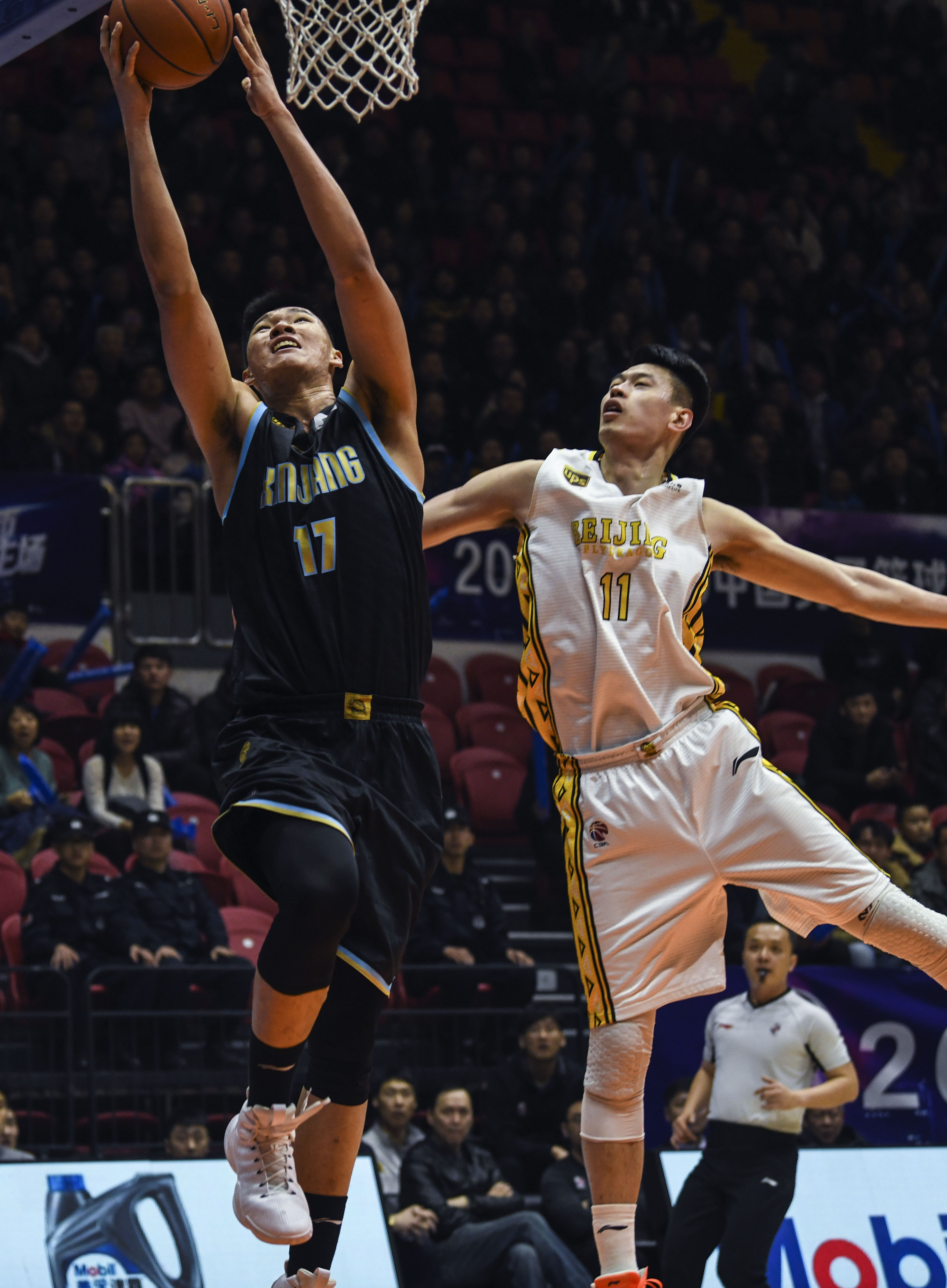 杜兰特关键补篮逆转比分（杜兰特关键补篮完成反超）